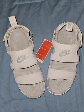 Nike White Velcro Owaysis Sandals